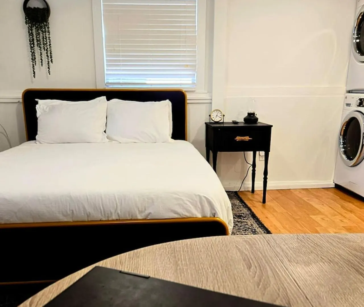 Charming Historic Studio Cottage Lakeland Apartment
